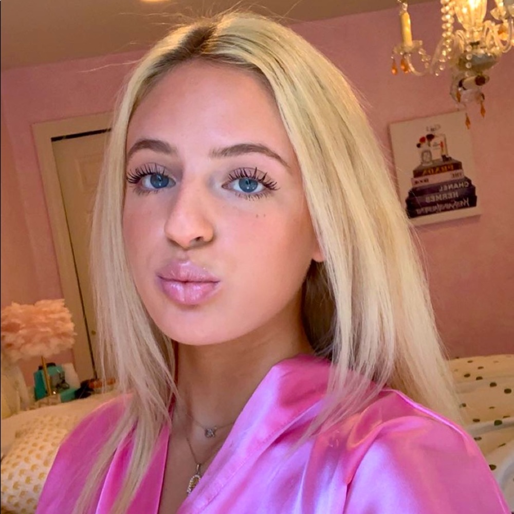 Meet your Posher, Ashley